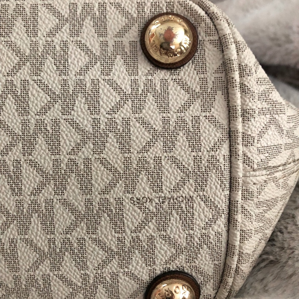 Michael Kors Authentic Bag - Picture 11 of 12